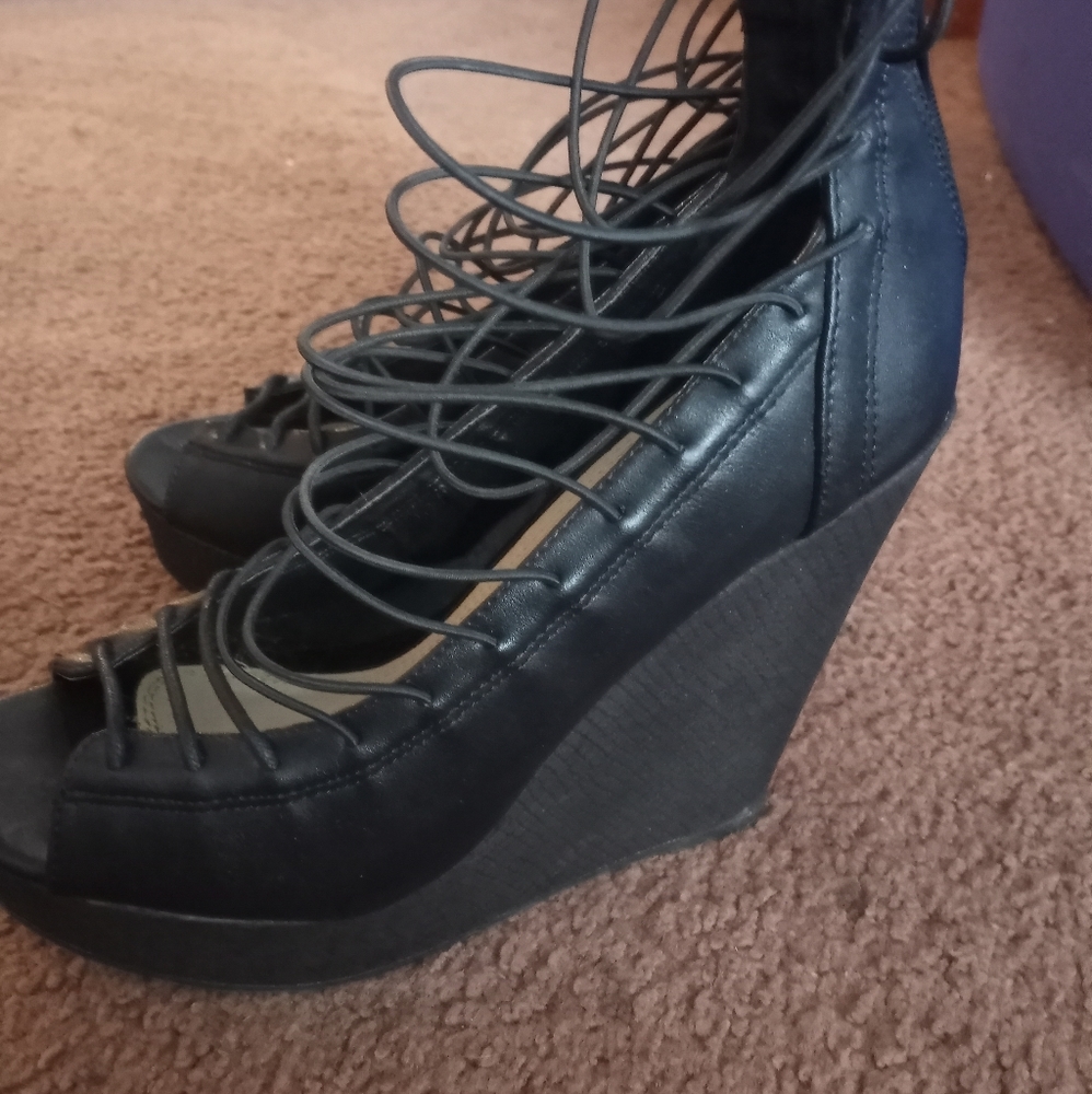 Heels - Picture 2 of 3